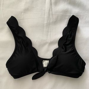 Very cute, scalloped bikini top.